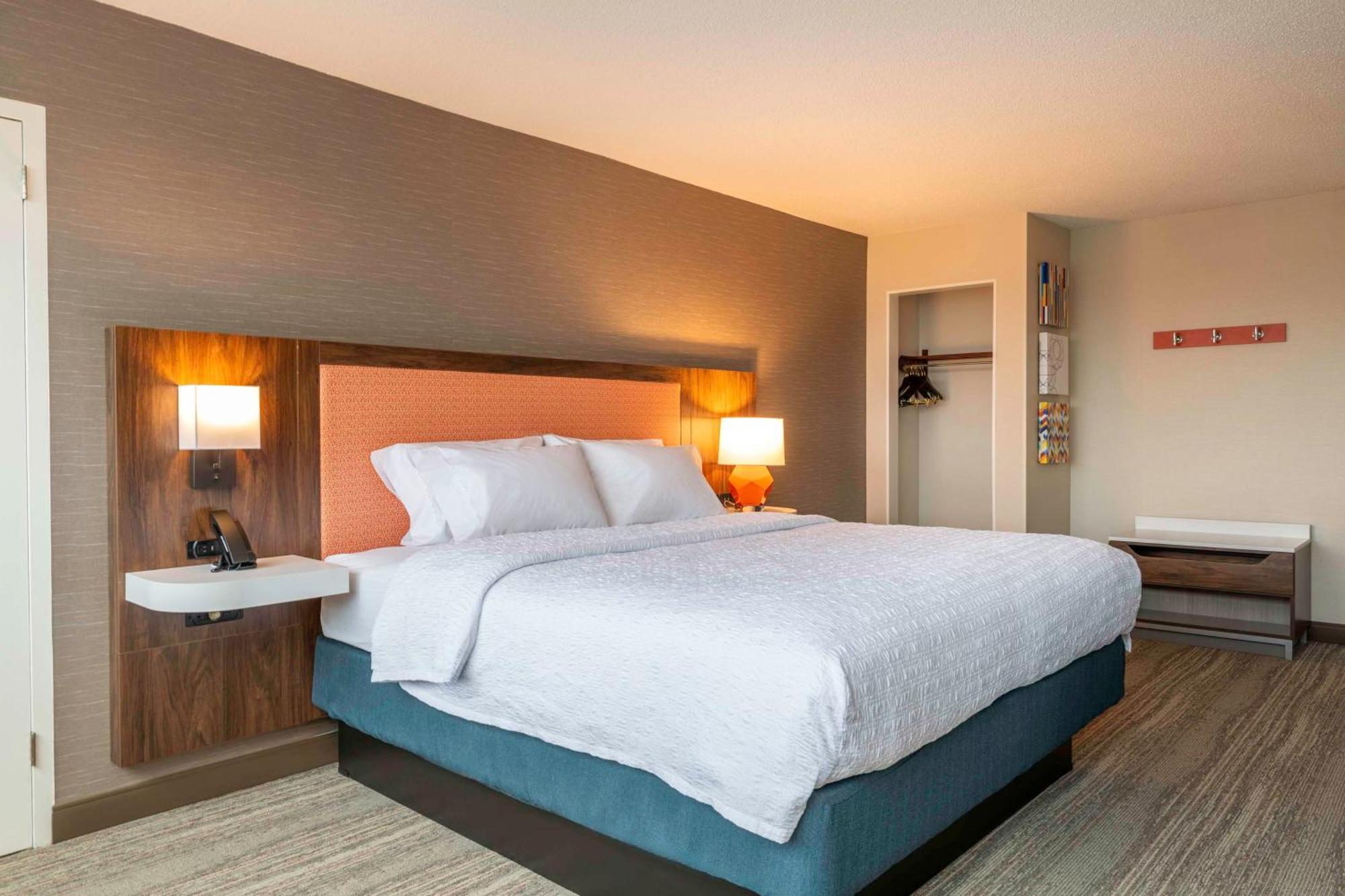 Hampton Inn Manchester Downtown Exterior photo