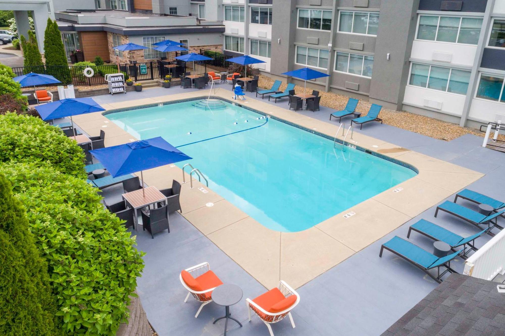 Hampton Inn Manchester Downtown Exterior photo