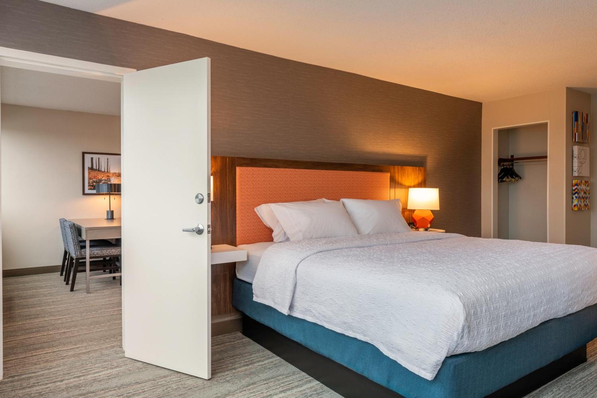 Hampton Inn Manchester Downtown Exterior photo